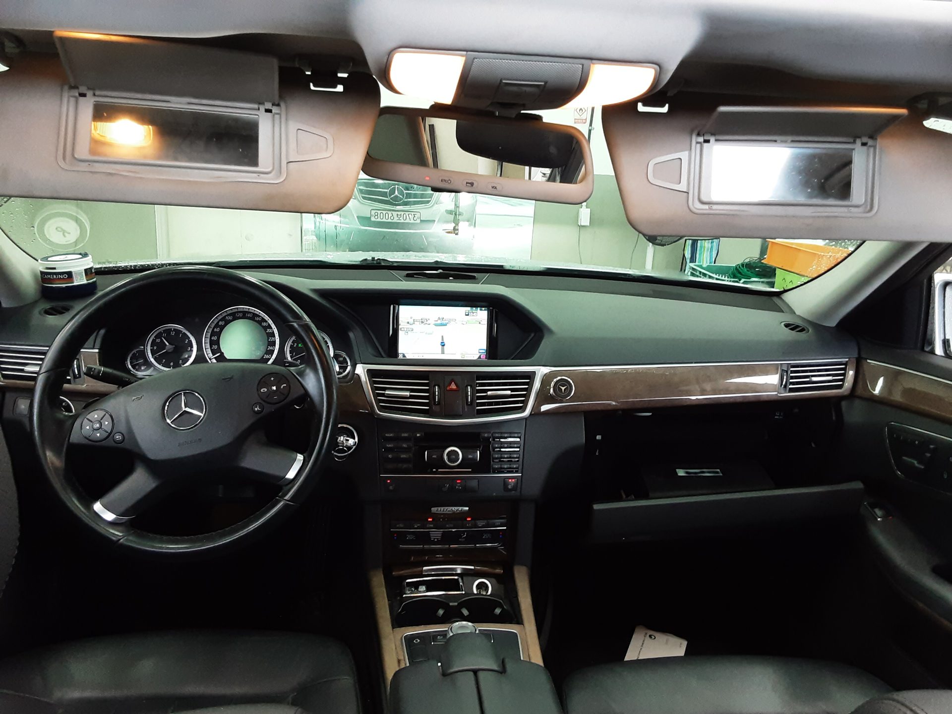 مرسيدس بنز E Class (4Th Gen) E300 Elegance 2011 E300