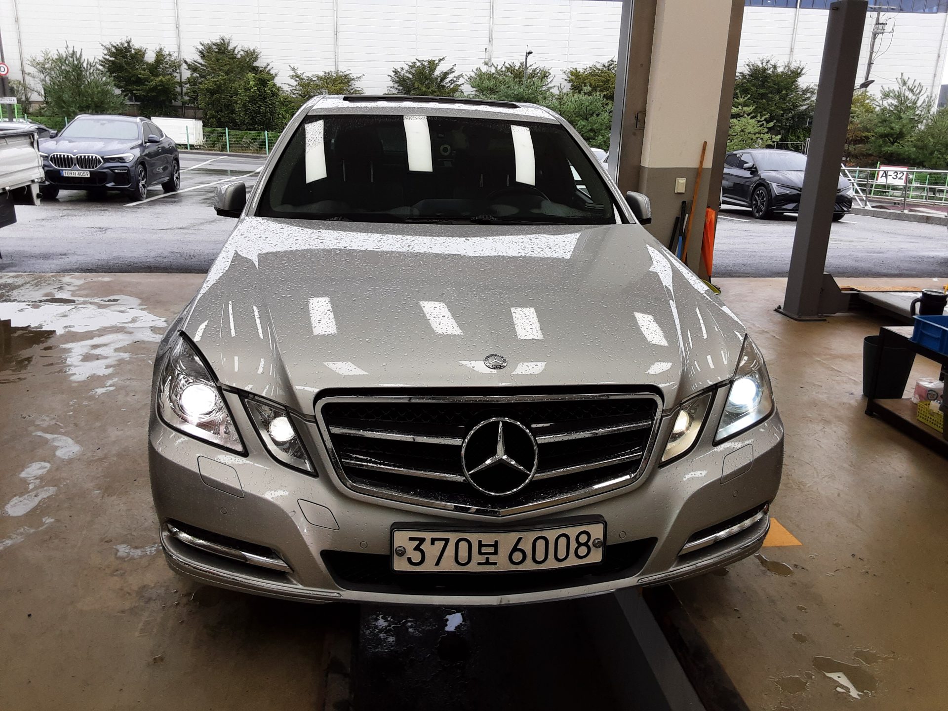 مرسيدس بنز E Class (4Th Gen) E300 Elegance 2011 E300