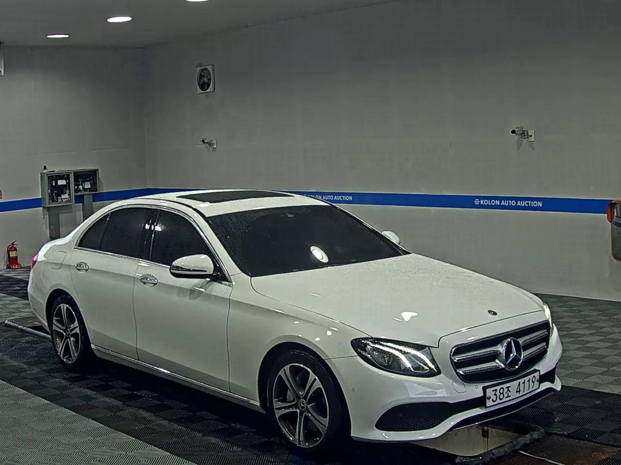 مرسيدس بنز E Class (5Th Gen) E300 Avantgarde 2019 E300