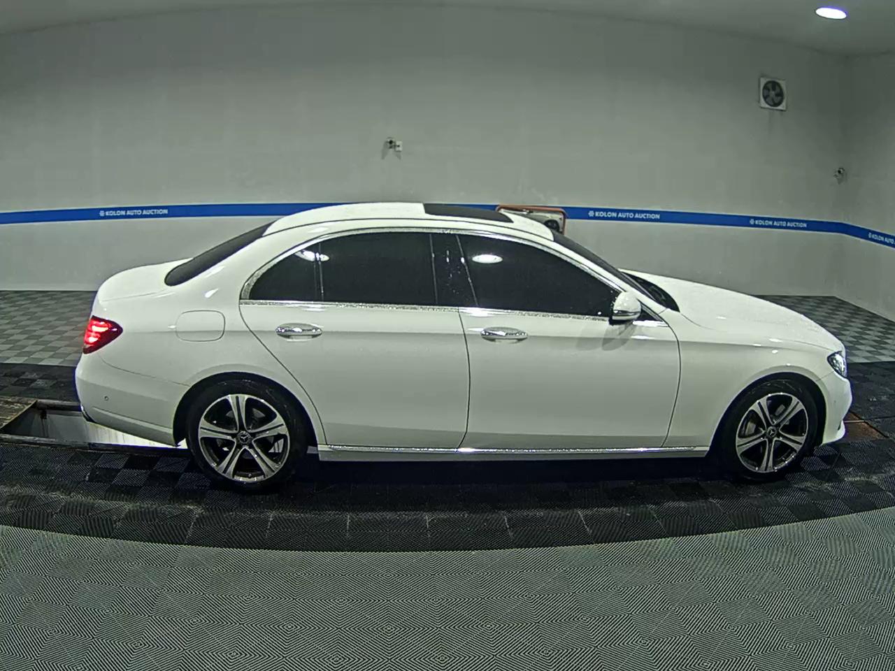 مرسيدس بنز E Class (5Th Gen) E300 Avantgarde 2019 E300