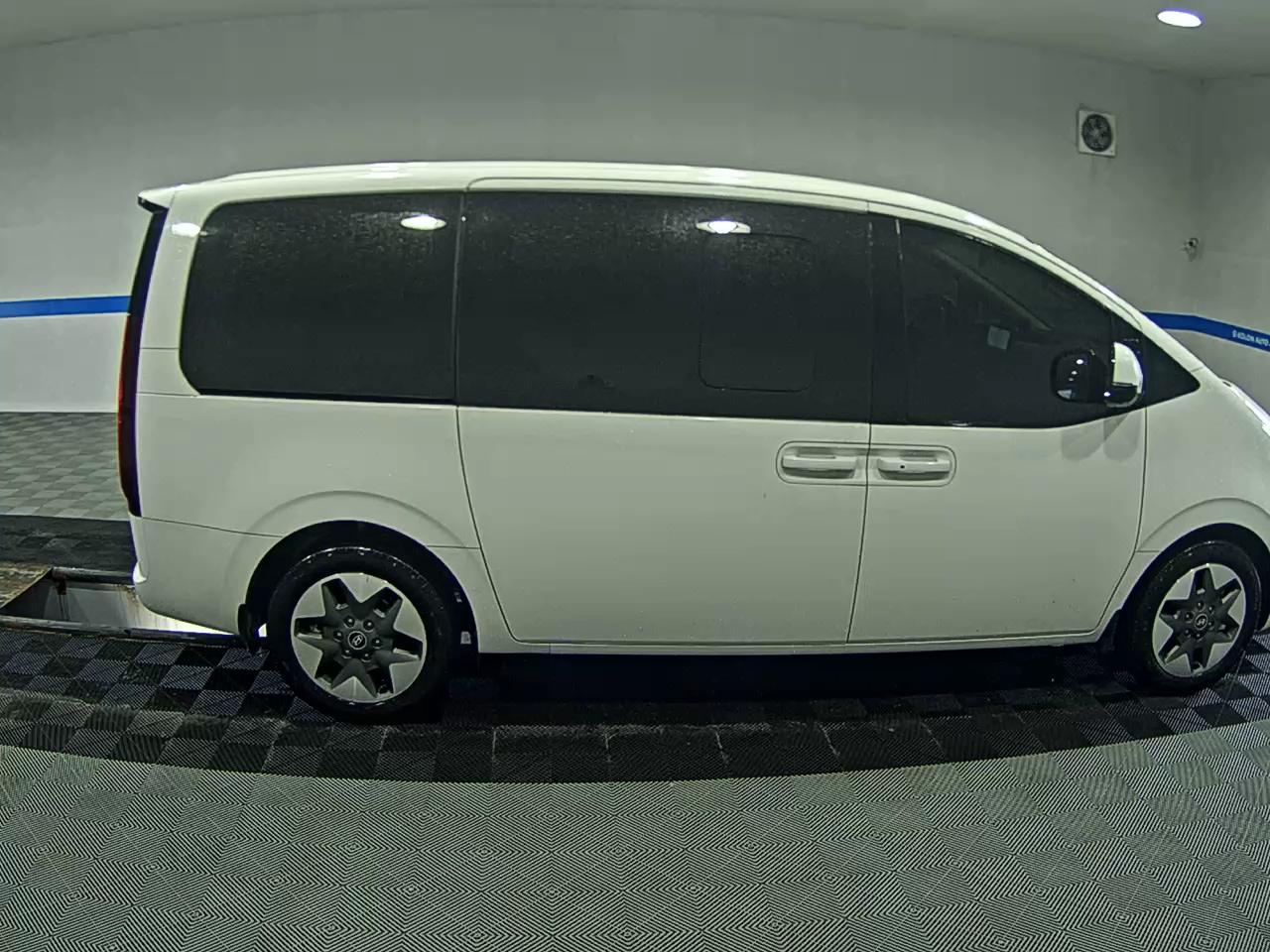 هيونداي ستاريا 2025 MODERN