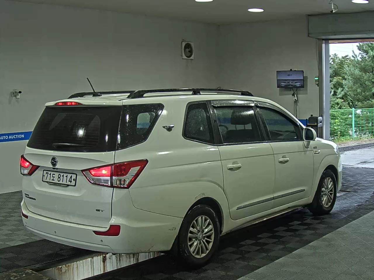 كي جي موبيليتي Mobility (سانج يونج) كوراندو Tourismo 2.0 دفع رباعي 11 Seater GT 2014 GT