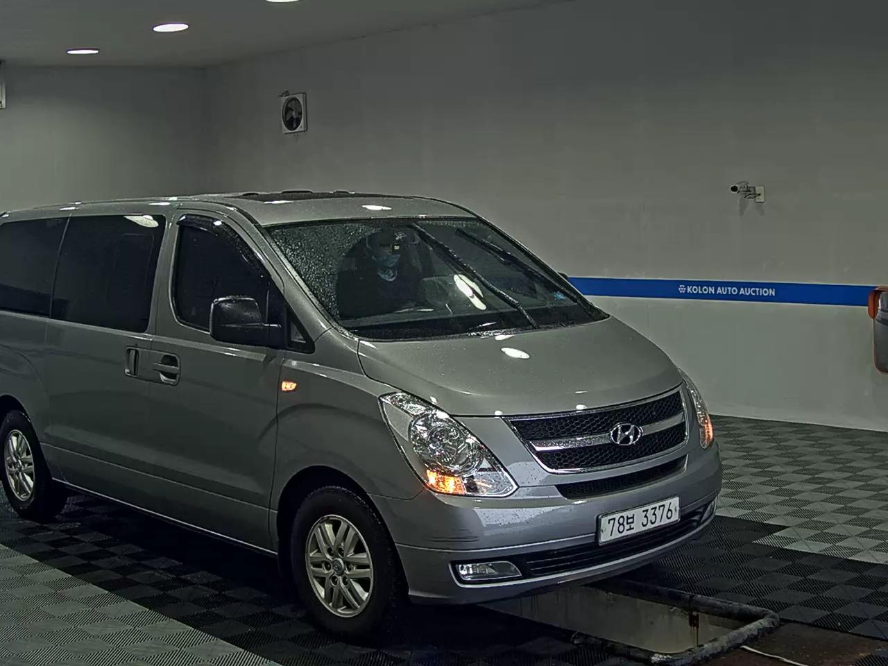 هيونداي جراند ستاركس 12 Seater ديزل Cvx لكجري 2013 فاخر