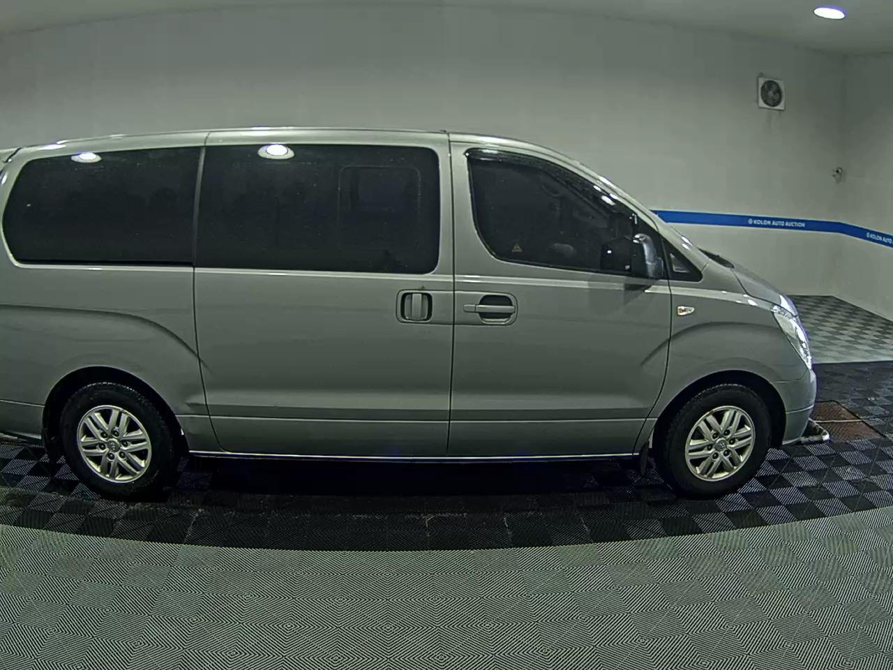 هيونداي جراند ستاركس 12 Seater ديزل Cvx لكجري 2013 فاخر