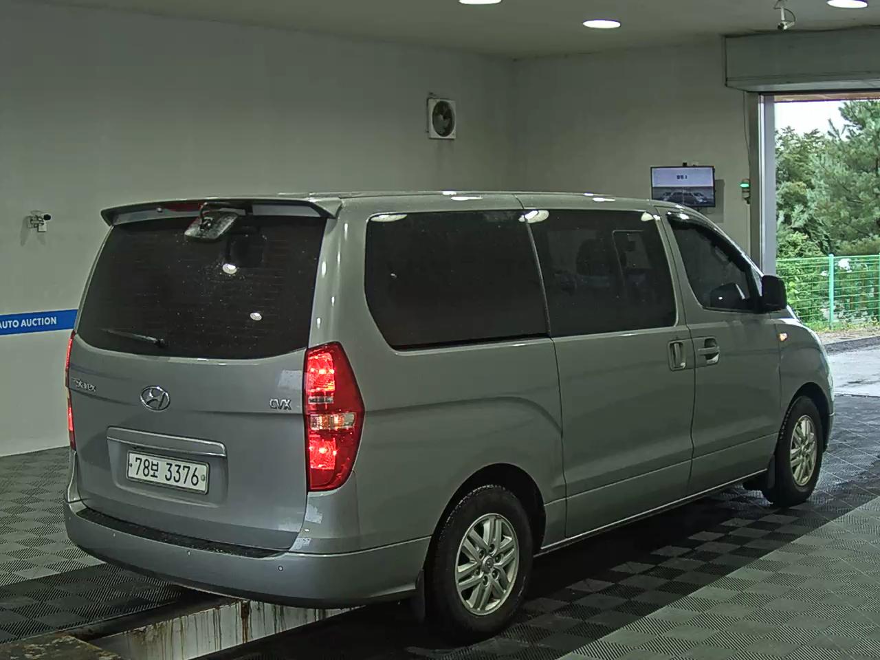 هيونداي جراند ستاركس 12 Seater ديزل Cvx لكجري 2013 فاخر