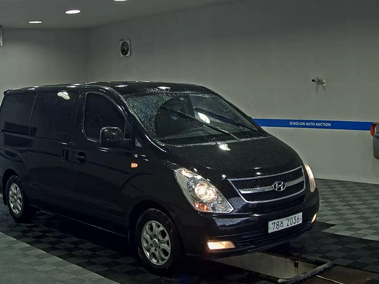 هيونداي جراند ستاركس 12 Seater ديزل Cvx لكجري 2015 فاخر