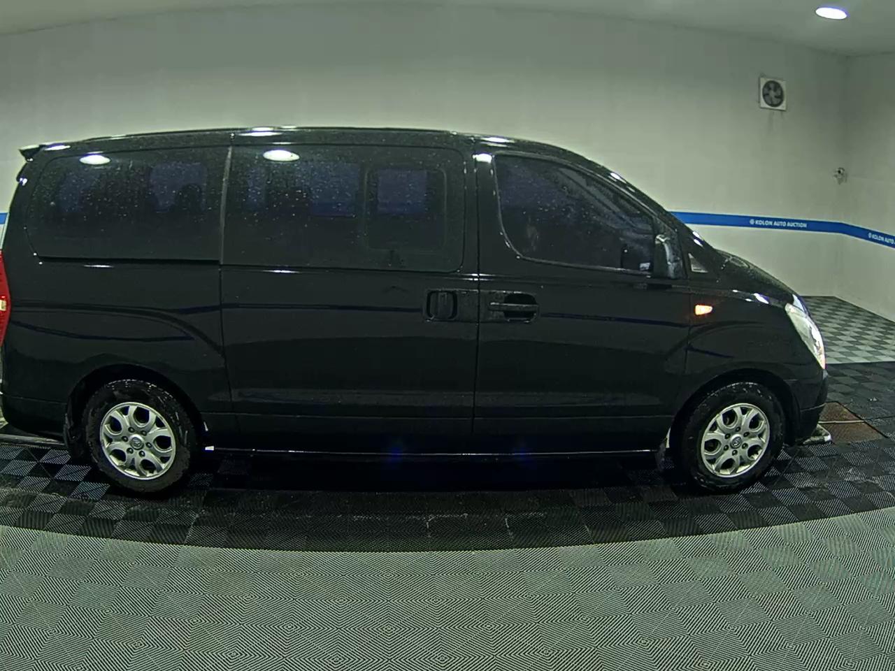 هيونداي جراند ستاركس 12 Seater ديزل Cvx لكجري 2015 فاخر