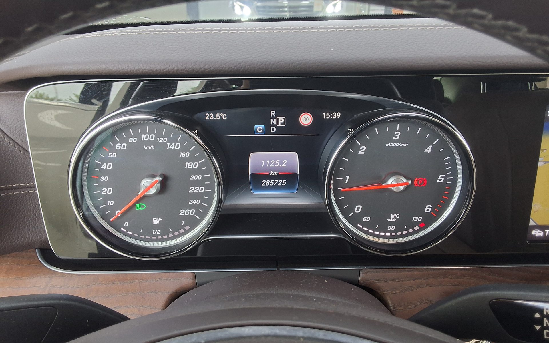 مرسيدس بنز E Class (5Th Gen) E220D إكسكلوسيف 2017 E220d إكسكلوسيف