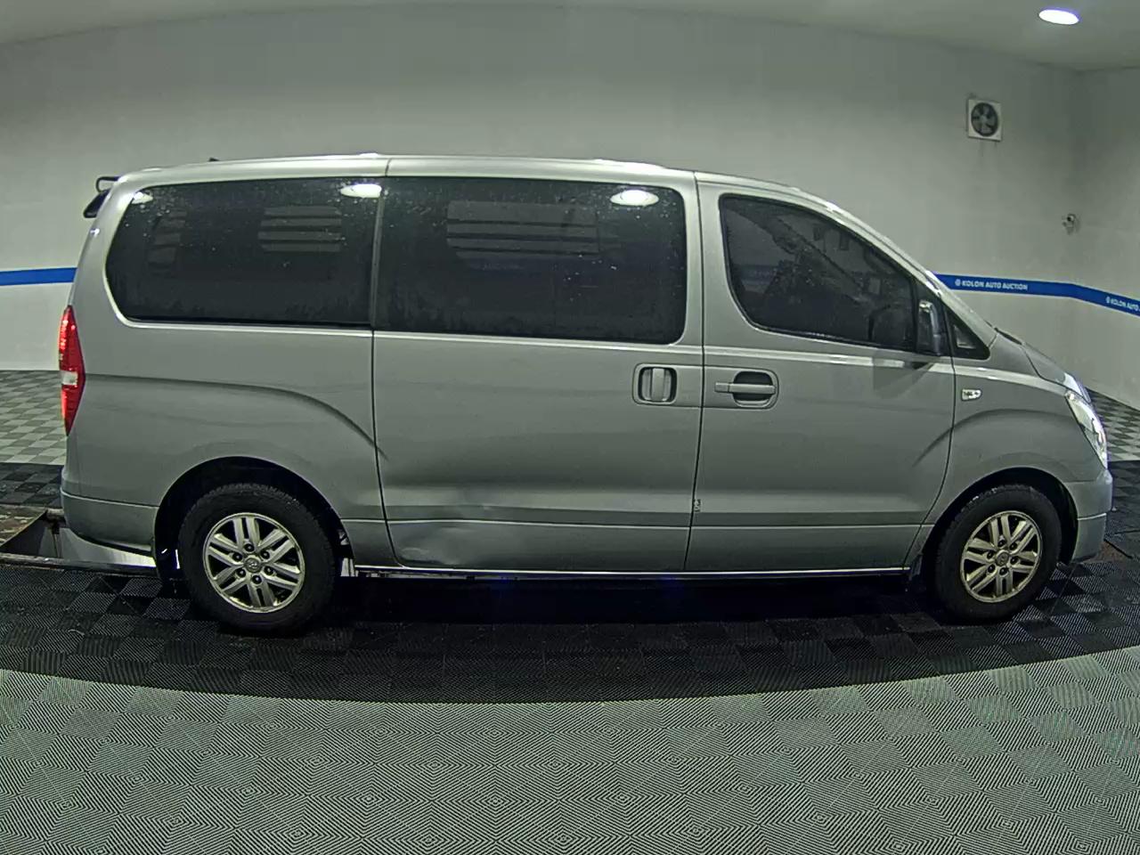 هيونداي جراند ستاركس 3 Seater ديزل فان مودرن 2018 VAN MODERN