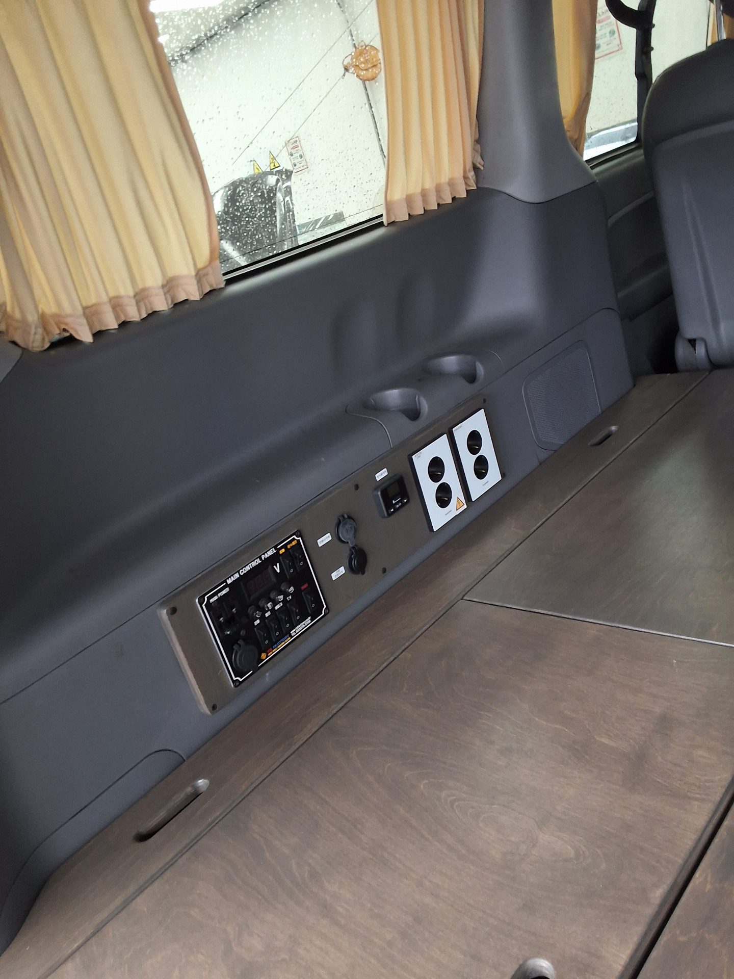 هيونداي جراند ستاركس 11 Seater ديزل Cvx Premier 2012 PREMIER