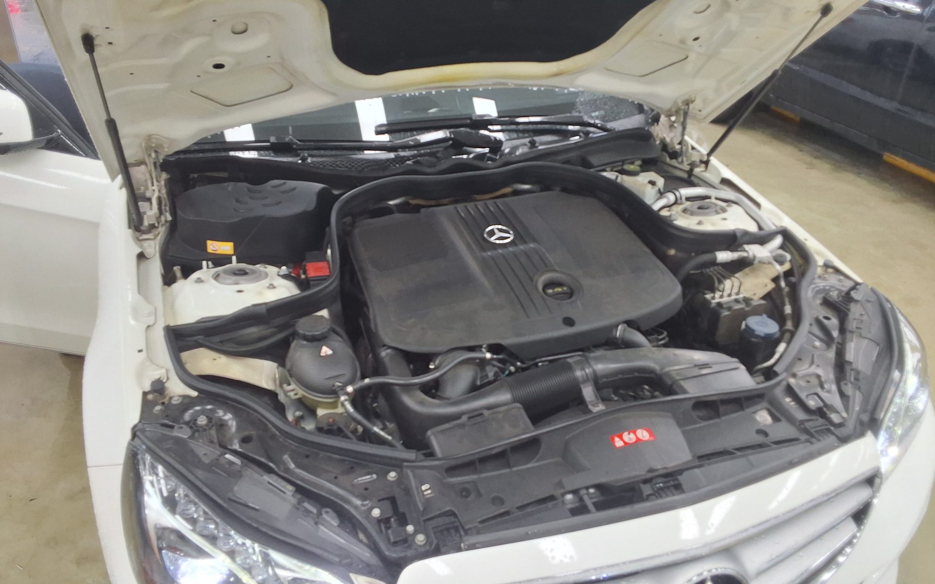 مرسيدس بنز E Class (4Th Gen) E250 Cdi فورماتيك 2014 4MATIC