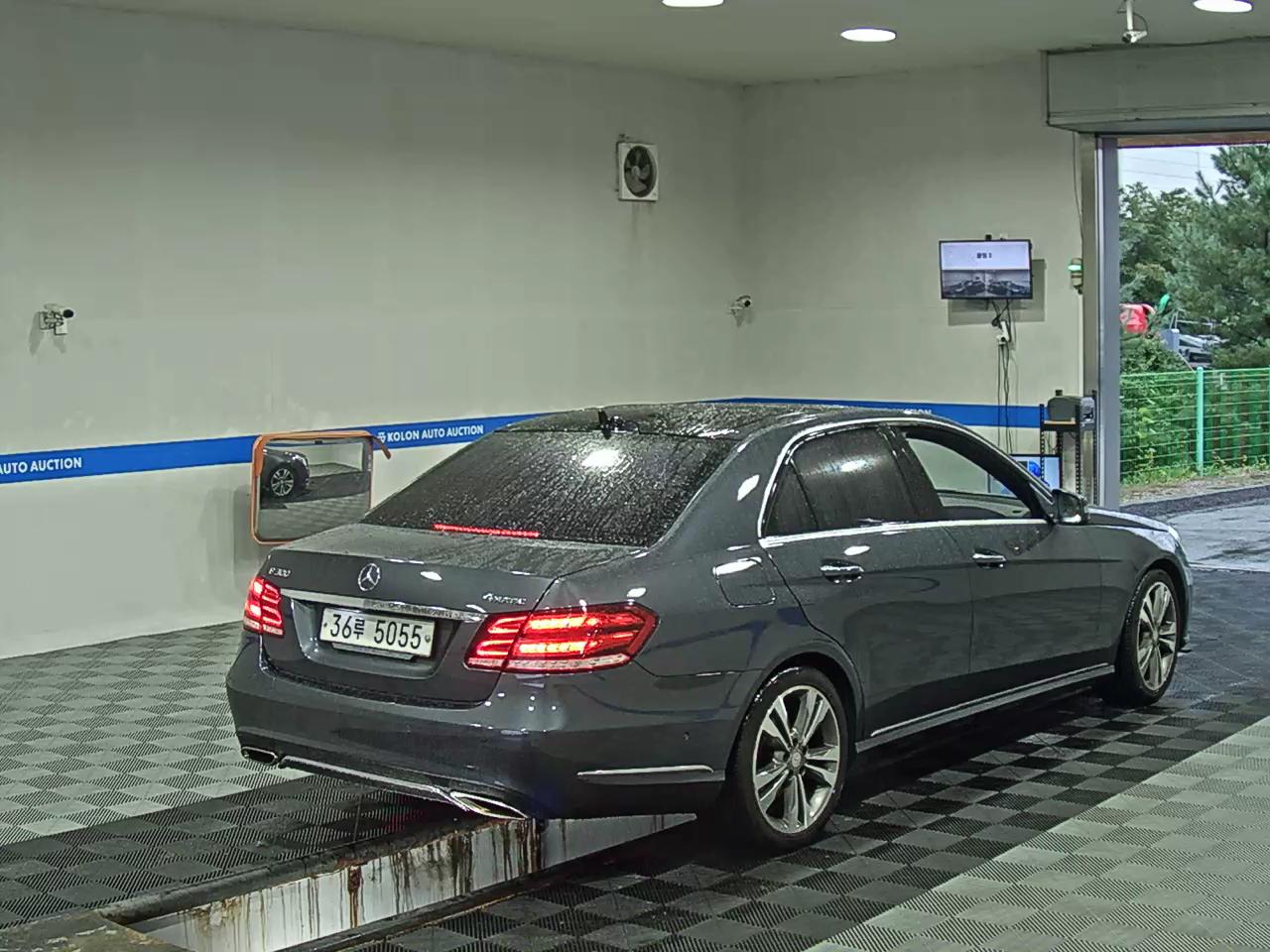 مرسيدس بنز E Class (4Th Gen) E300 فورماتيك Avantgarde 2016 4MATIC