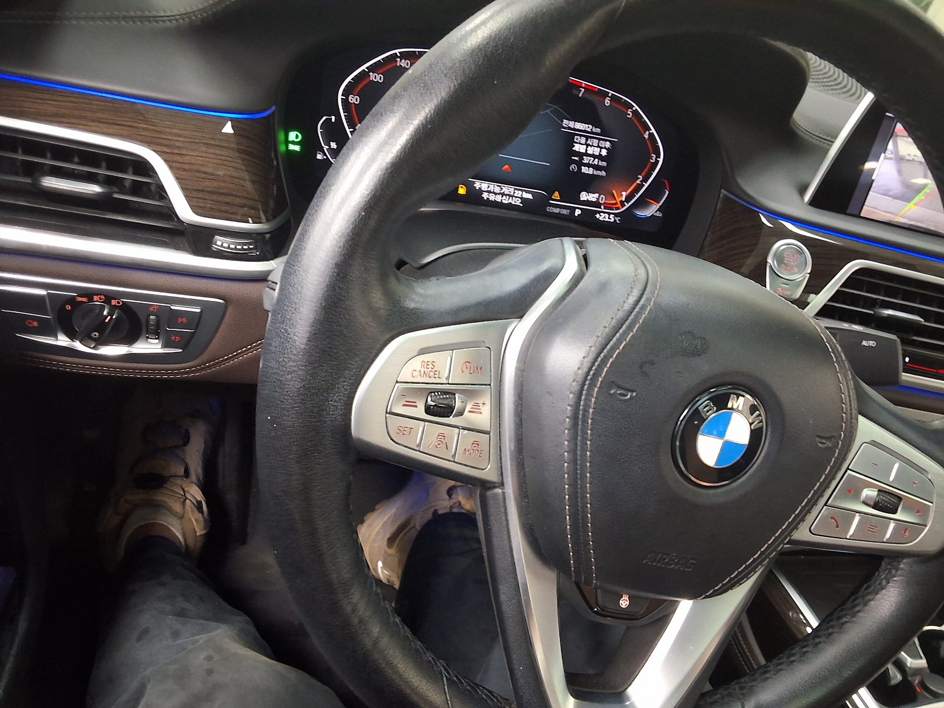 بي إم دبليو 7 Series (6Th Gen) 740I Sdrive Design Pure Excellence 2022 740i