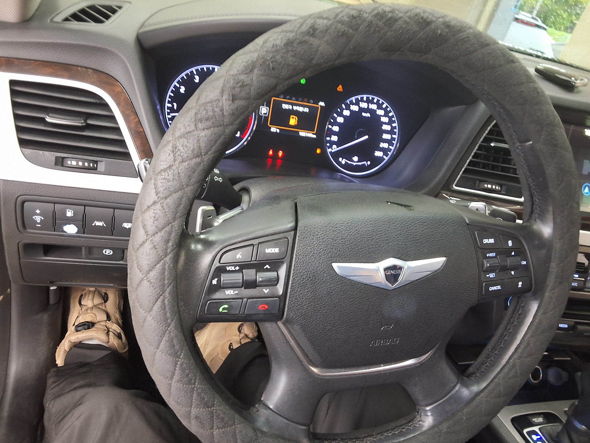 هيونداي جينيسيس Dh G330 دفع كلي بريميوم 2015 دفع رباعي بريميوم