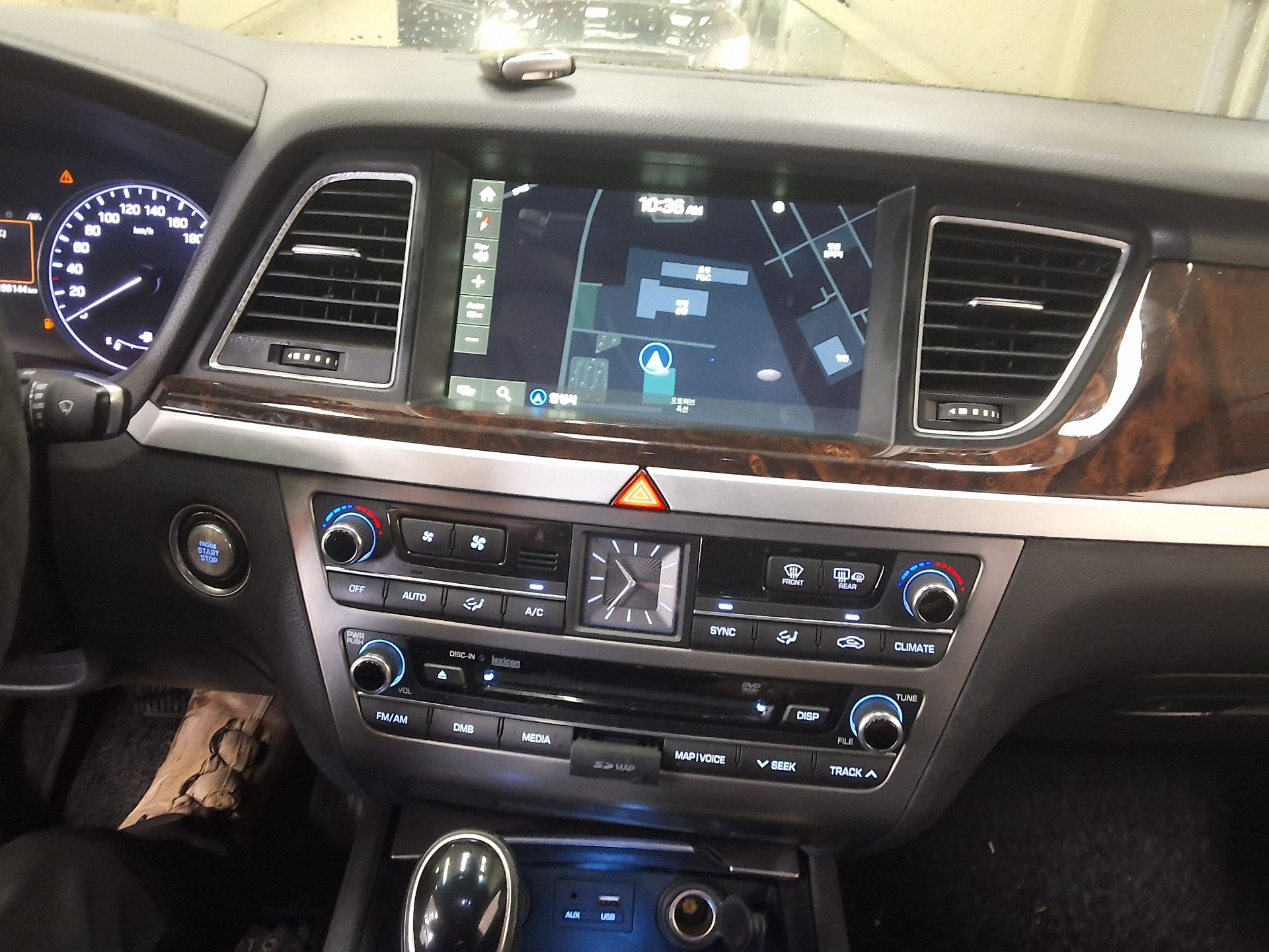 هيونداي جينيسيس Dh G330 دفع كلي بريميوم 2015 دفع رباعي بريميوم