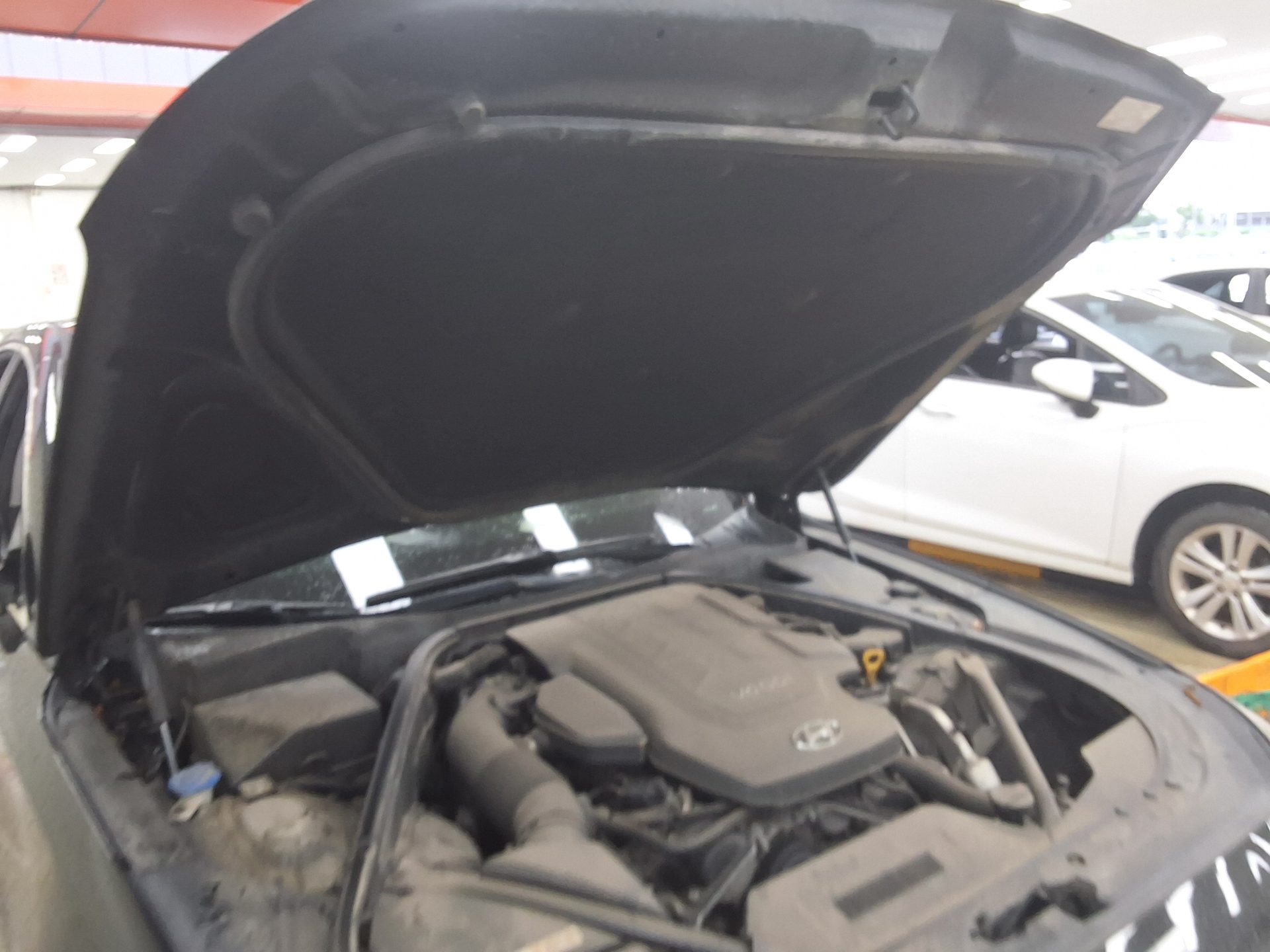 هيونداي جينيسيس Dh G330 دفع كلي بريميوم 2015 دفع رباعي بريميوم
