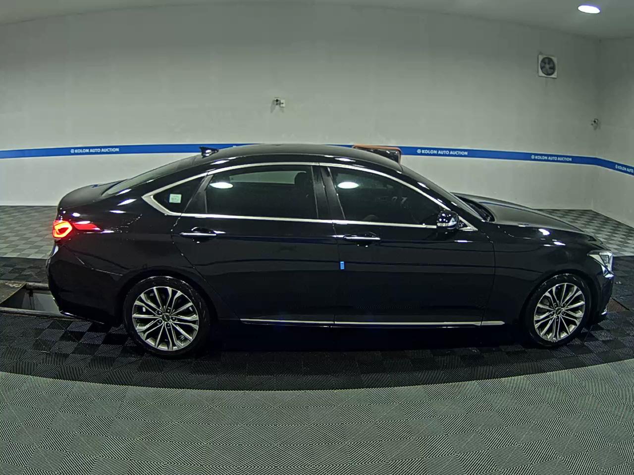 هيونداي جينيسيس Dh G330 دفع كلي بريميوم 2015 دفع رباعي بريميوم