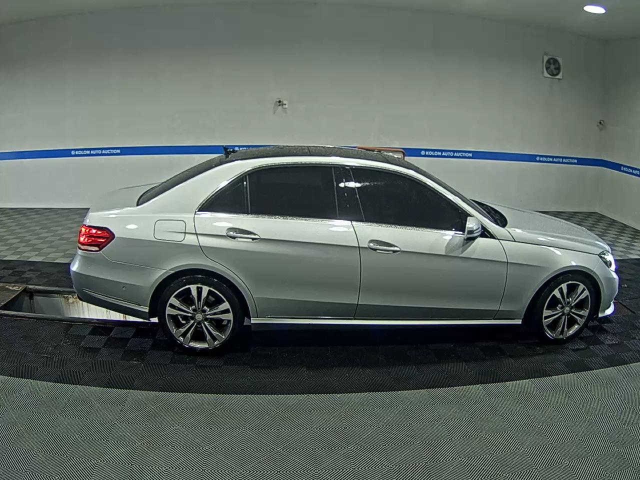 مرسيدس بنز E Class (4Th Gen) E300 فورماتيك Avantgarde 2016 4MATIC