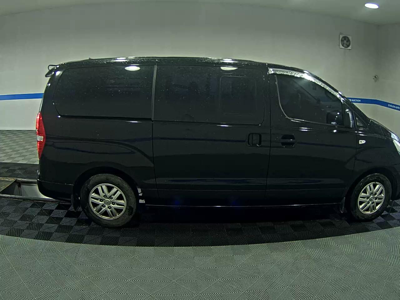 هيونداي جراند ستاركس 5 Seater ديزل فان سمارت 2017 VAN SMART