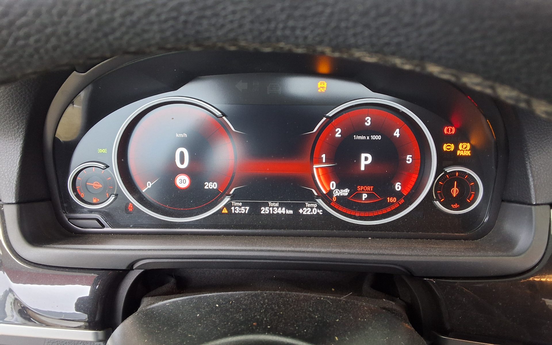 بي إم دبليو 5 Series (6Th Gen) 520D إكس درايف 2014 520d
