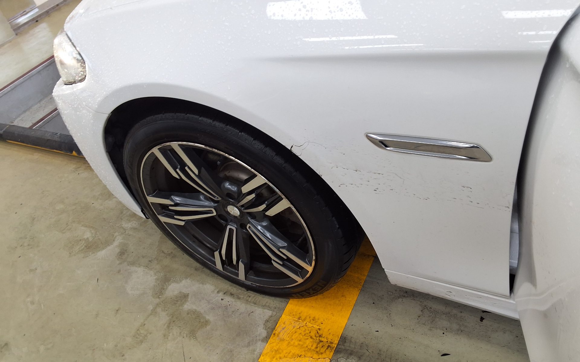 بي إم دبليو 5 Series (6Th Gen) 520D إكس درايف 2014 520d