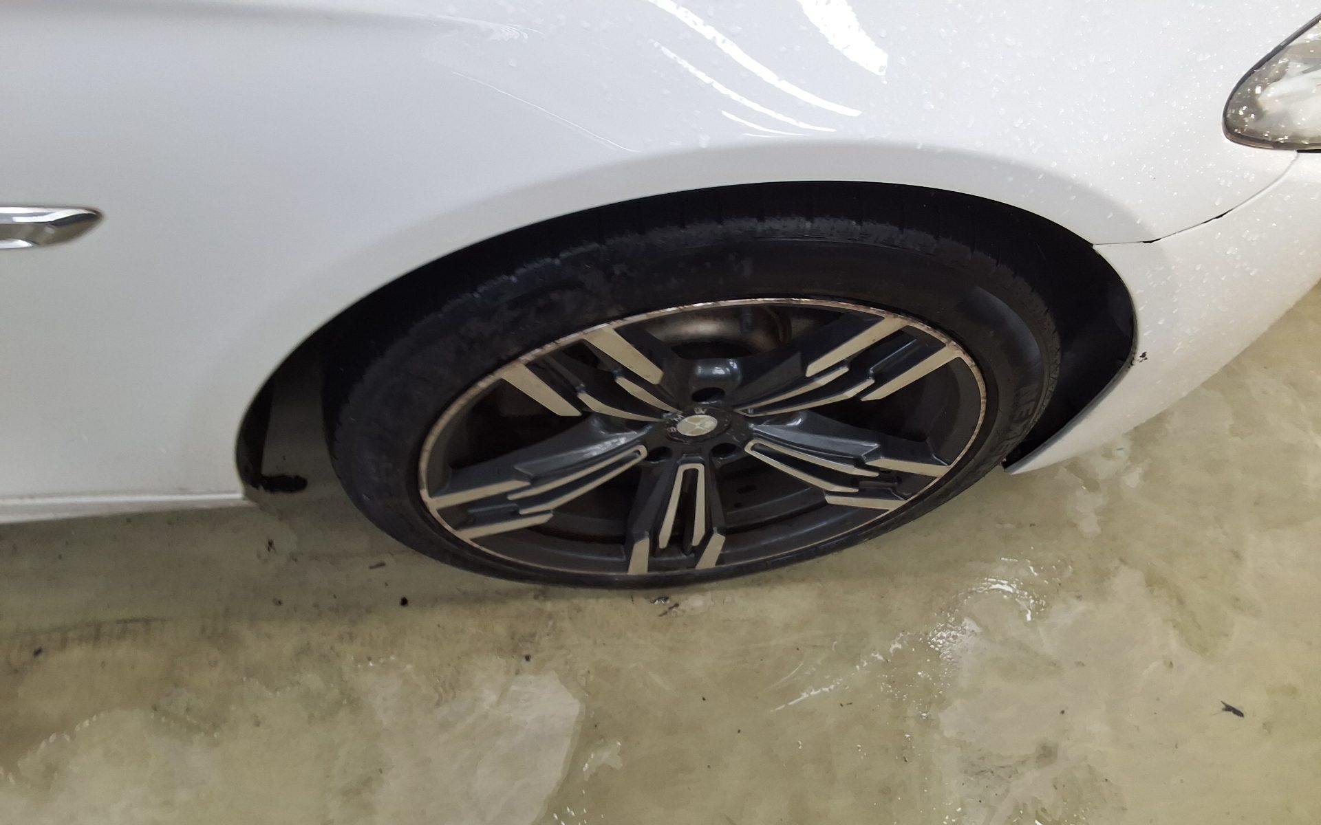 بي إم دبليو 5 Series (6Th Gen) 520D إكس درايف 2014 520d