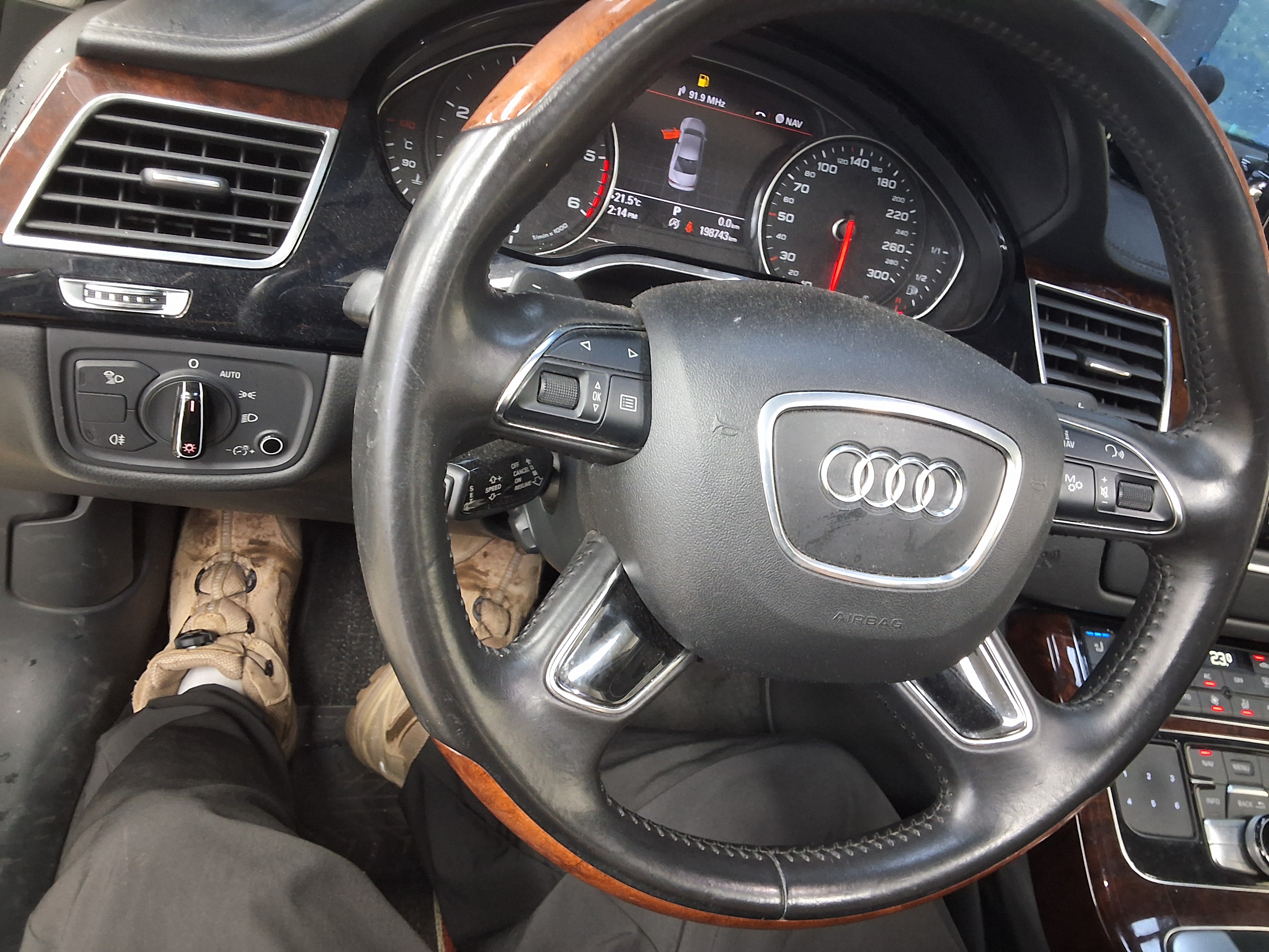 أودي إيه 8 (3Rd Gen) 3.0 TDI كواترو Lwb 2012