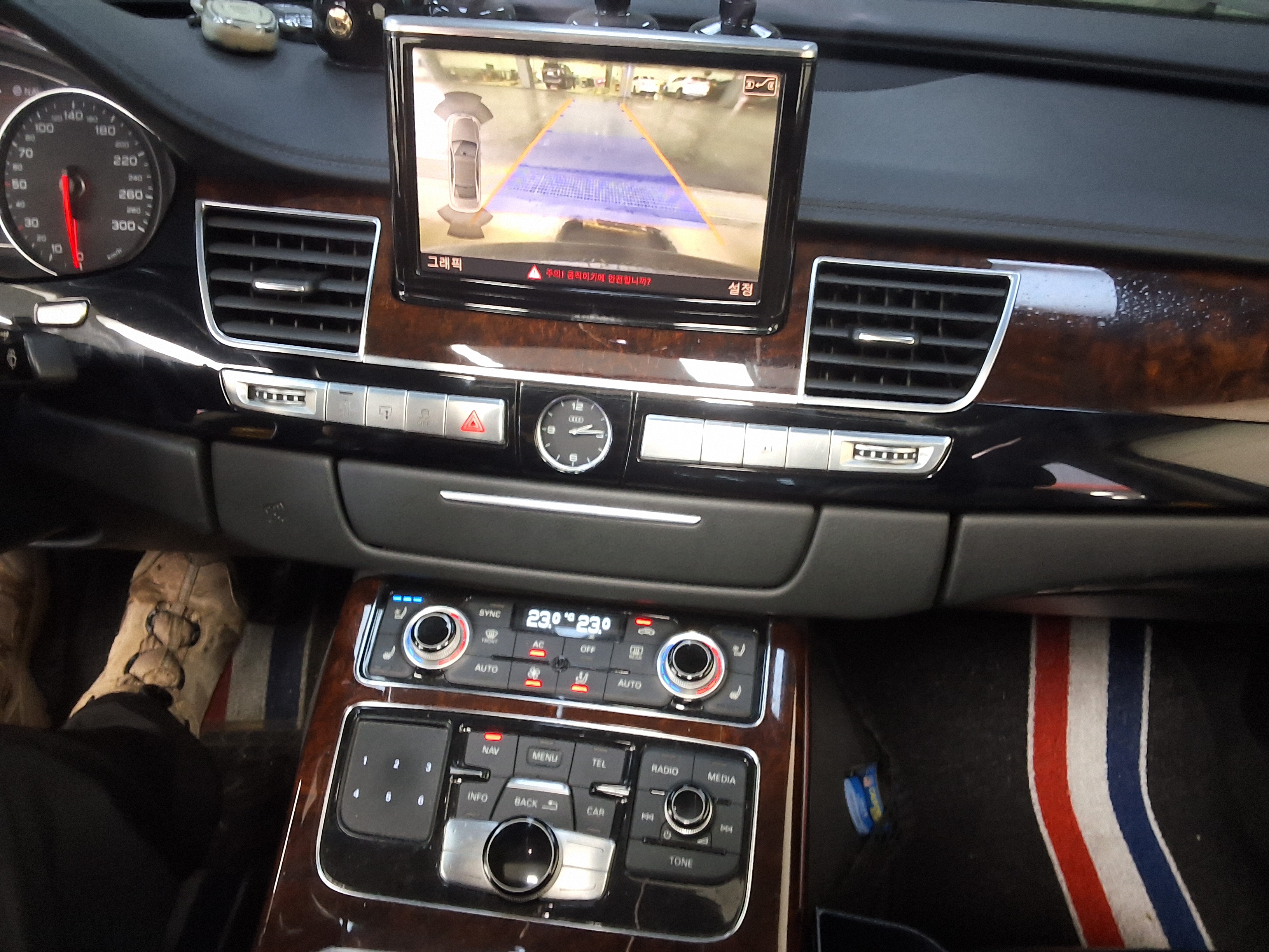 أودي إيه 8 (3Rd Gen) 3.0 TDI كواترو Lwb 2012