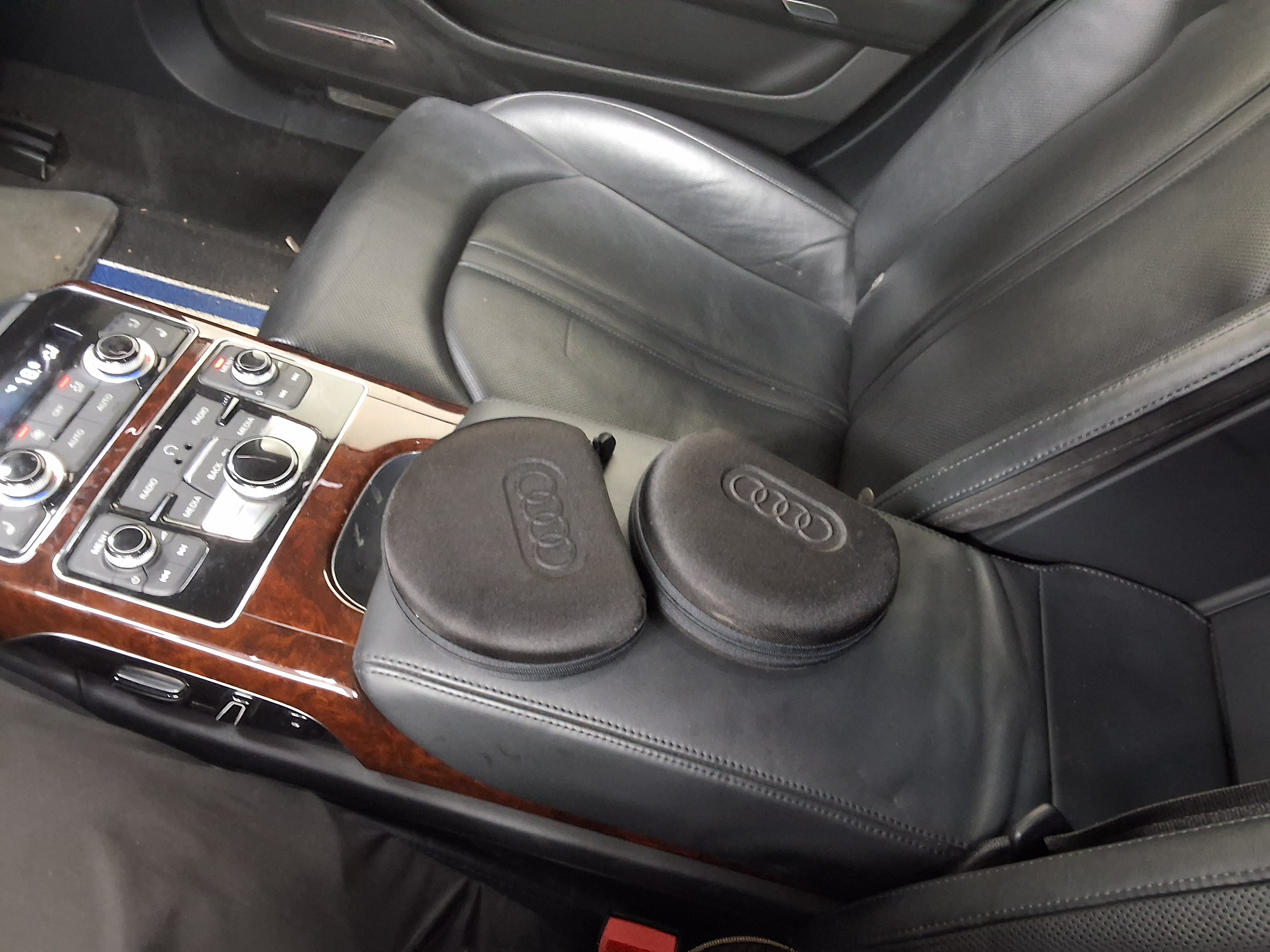 أودي إيه 8 (3Rd Gen) 3.0 TDI كواترو Lwb 2012