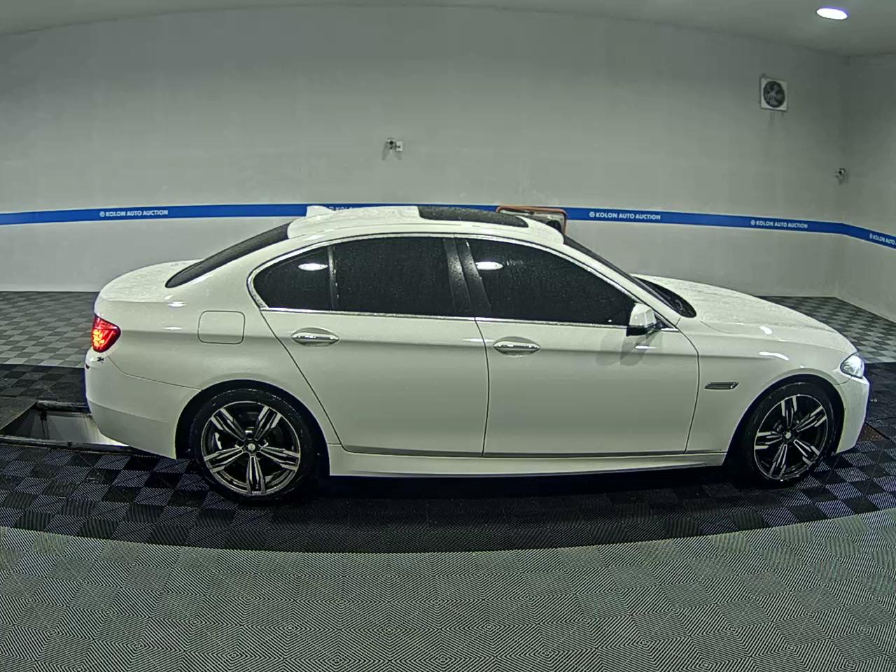 بي إم دبليو 5 Series (6Th Gen) 520D إكس درايف 2014 520d