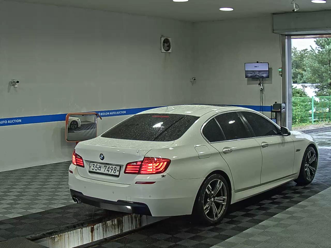 بي إم دبليو 5 Series (6Th Gen) 520D إكس درايف 2014 520d