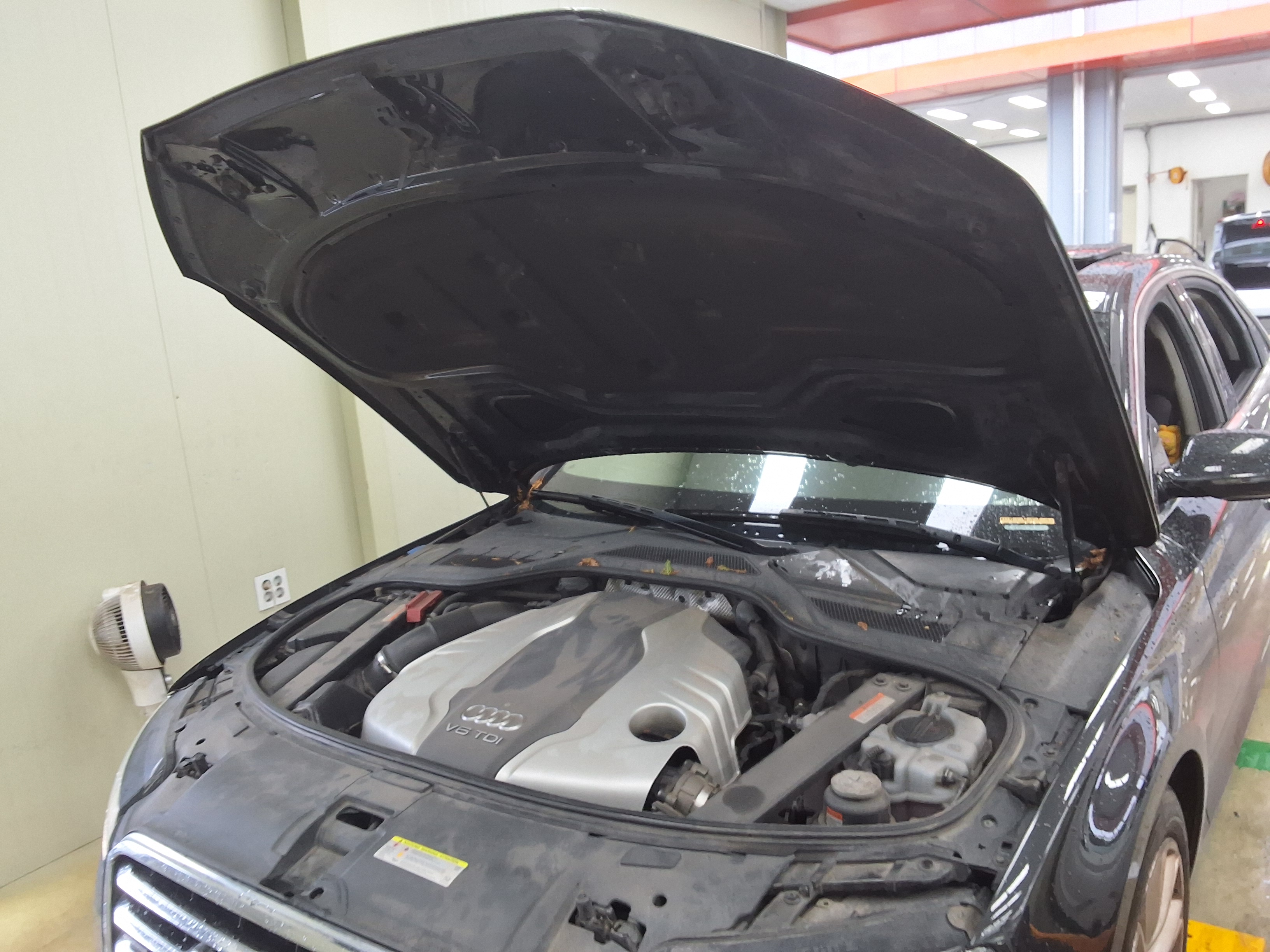 أودي إيه 8 (3Rd Gen) 3.0 TDI كواترو Lwb 2012