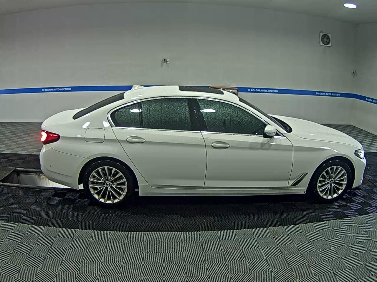 بي إم دبليو 5 Series (7Th Gen) 530E لكجري 2021 فاخر