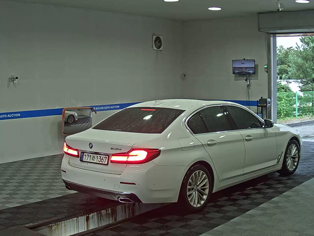بي إم دبليو 5 Series (7Th Gen) 530E لكجري 2021 فاخر
