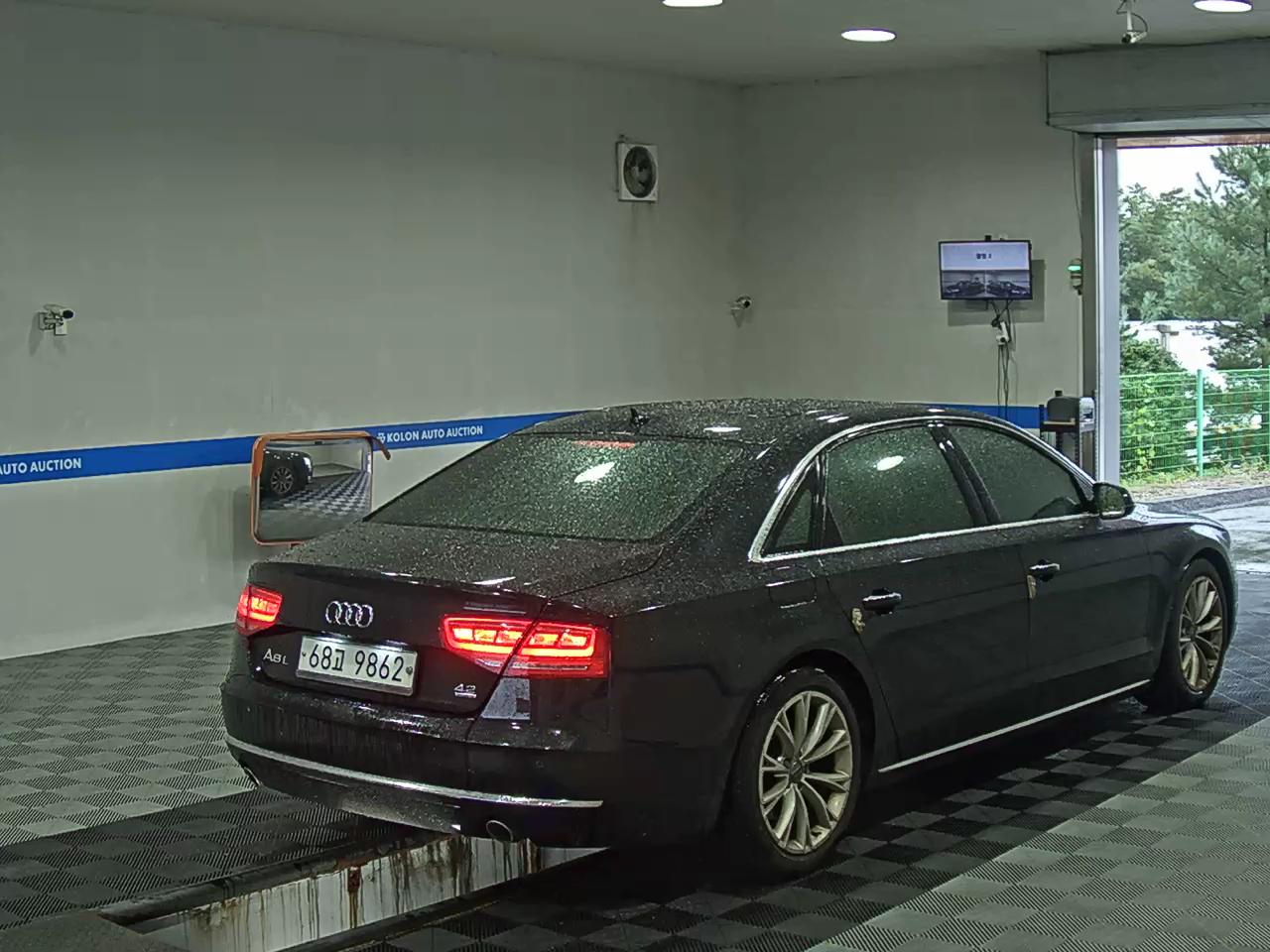 أودي إيه 8 (3Rd Gen) 3.0 TDI كواترو Lwb 2012