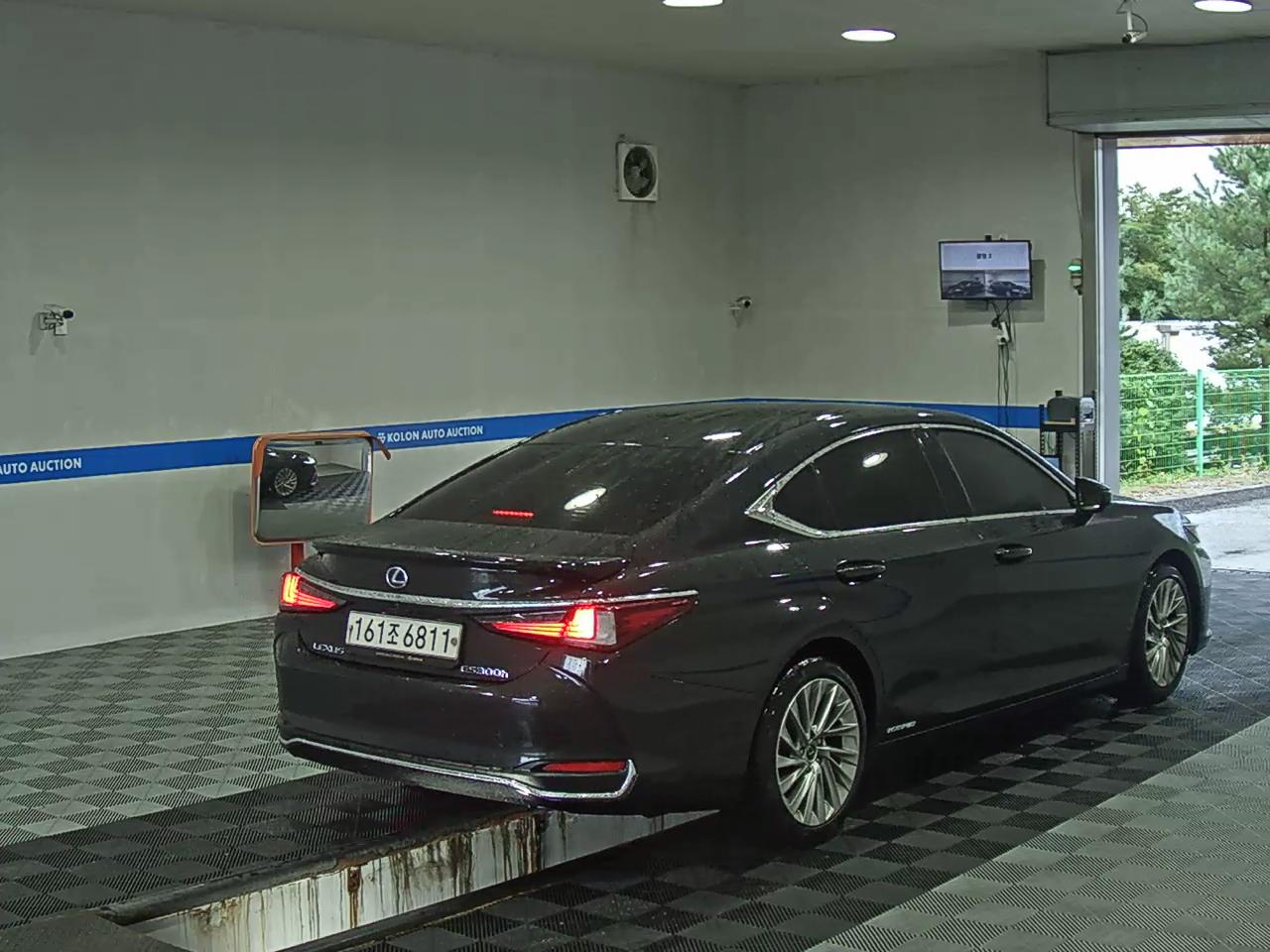 لكزس إي إس (7Th Gen) 300H Executive 2021 300h