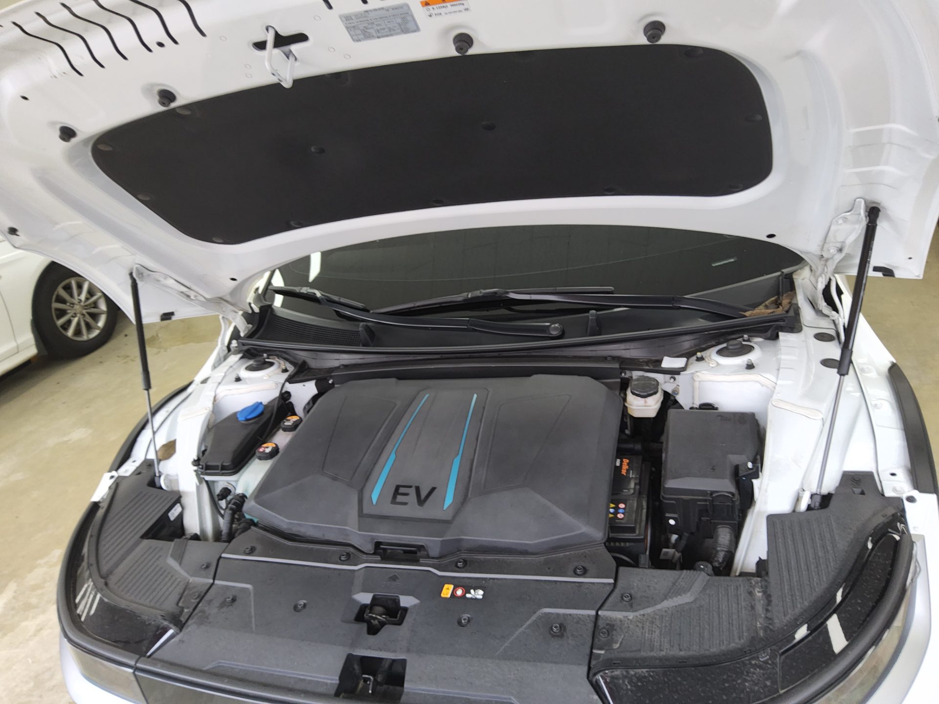 هيونداي أيونيك 2023 EV دفع رباعي طويل المدى