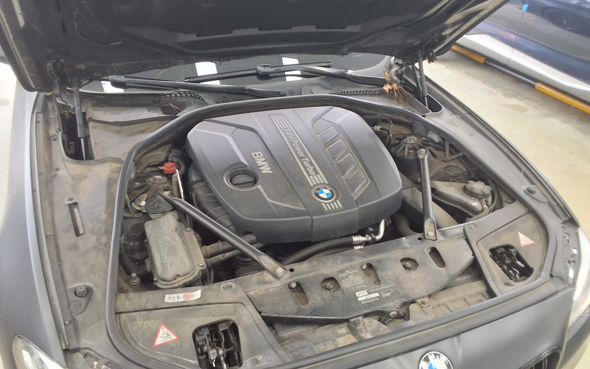 بي إم دبليو 5 Series (6Th Gen) 520D 2014 520d