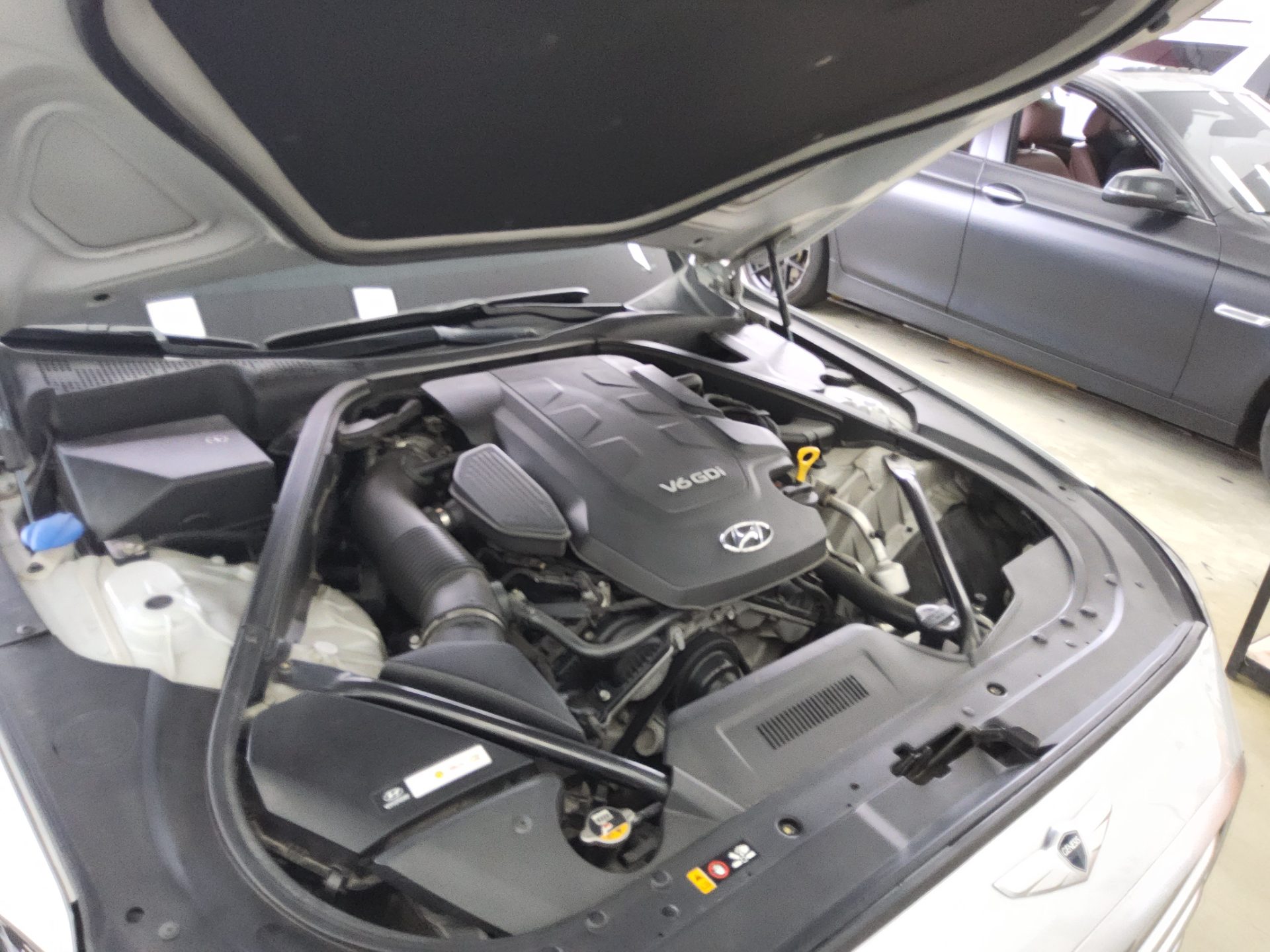 هيونداي جينيسيس Dh G330 دفع كلي بريميوم 2015 دفع رباعي بريميوم