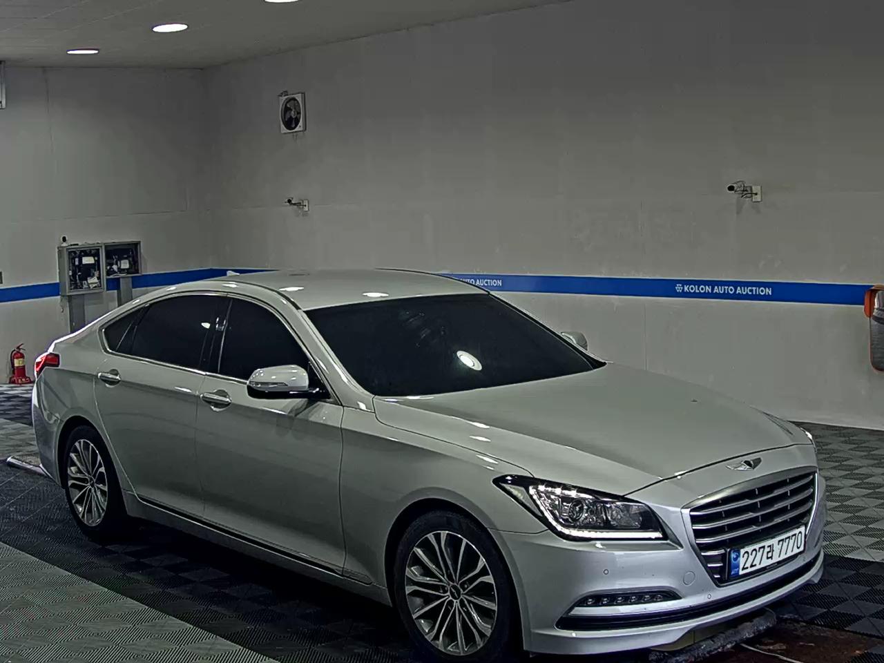 هيونداي جينيسيس Dh G330 دفع كلي بريميوم 2015 دفع رباعي بريميوم
