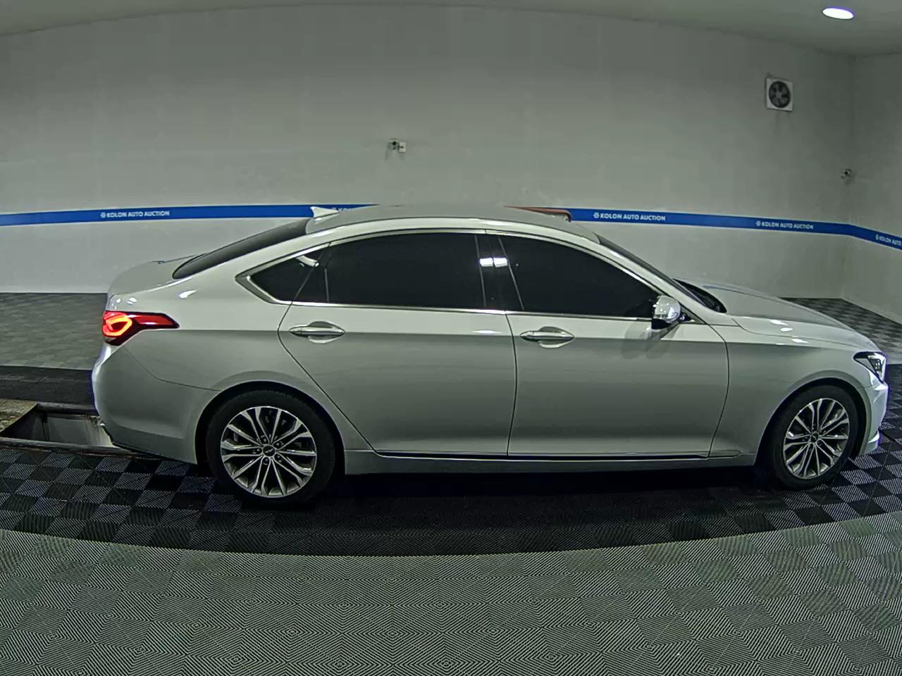 هيونداي جينيسيس Dh G330 دفع كلي بريميوم 2015 دفع رباعي بريميوم