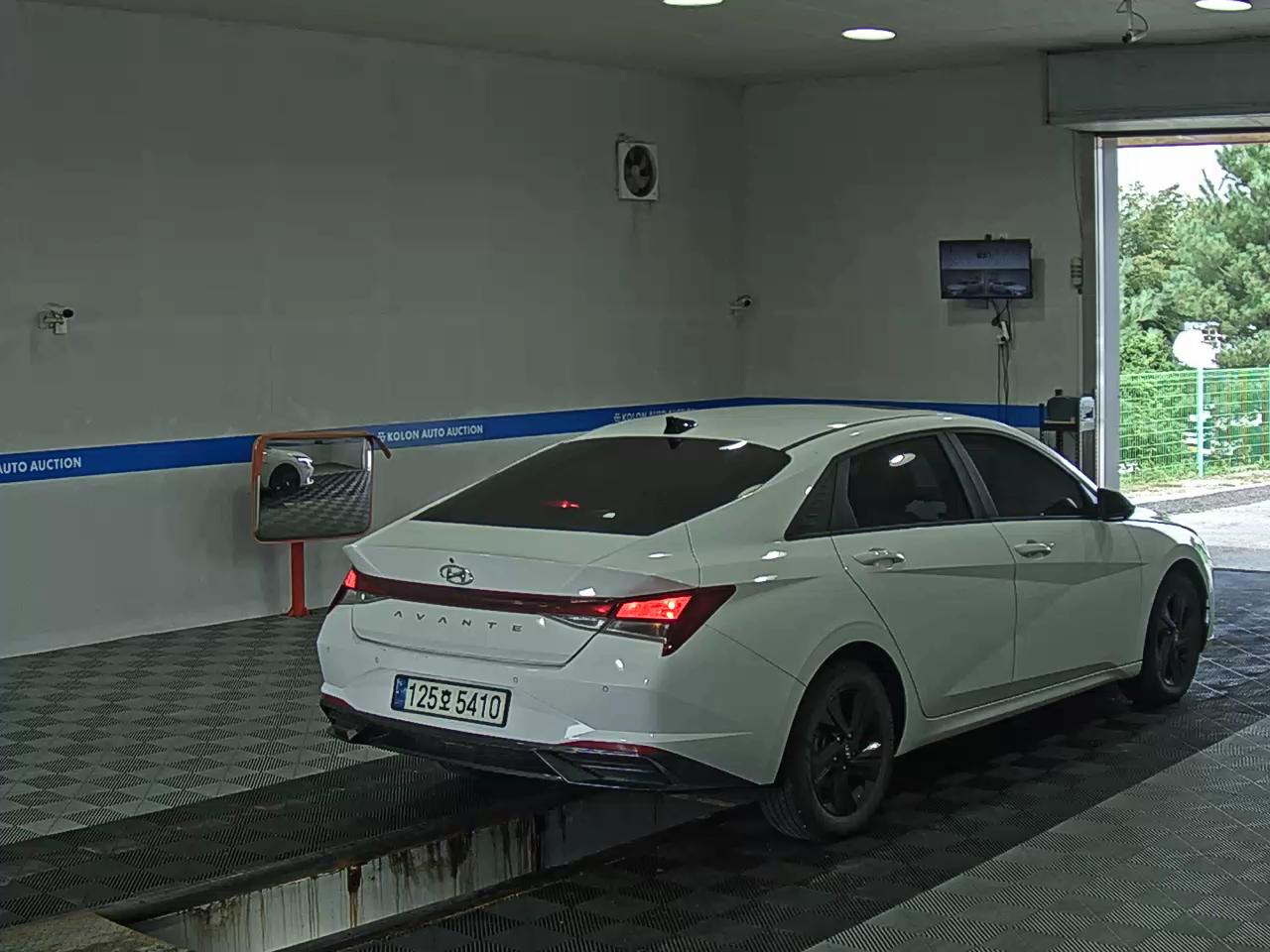 هيونداي أفانتي 2023 MODERN