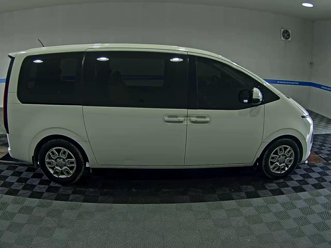 هيونداي ستاريا 2022 MODERN