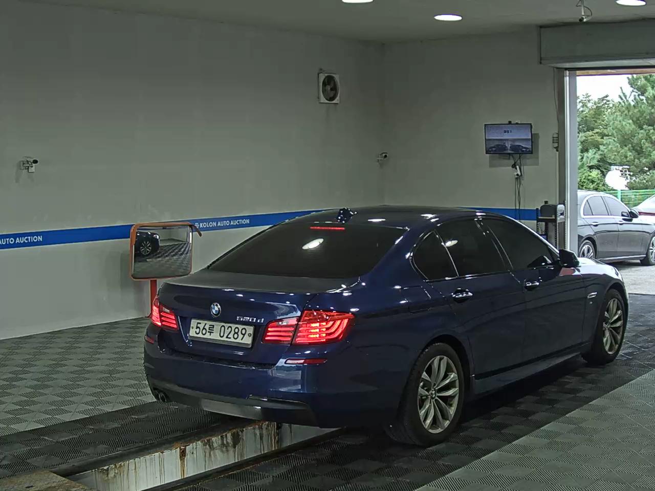 بي إم دبليو 5 Series (6Th Gen) 520D M Aerodynamic 2016 520d