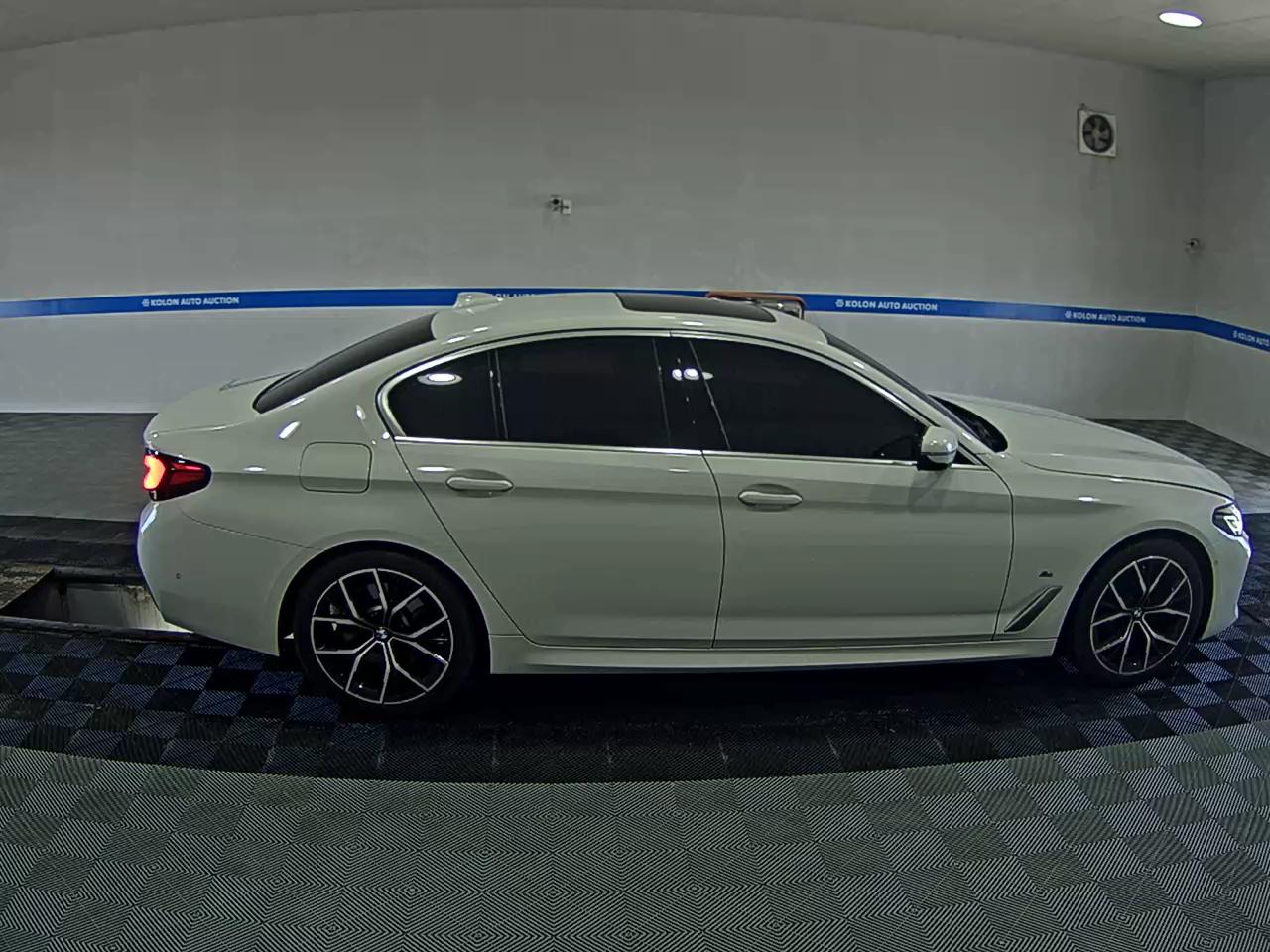 بي إم دبليو 5 Series (7Th Gen) 530I إكس درايف M Sport Pack 2022 SPORT