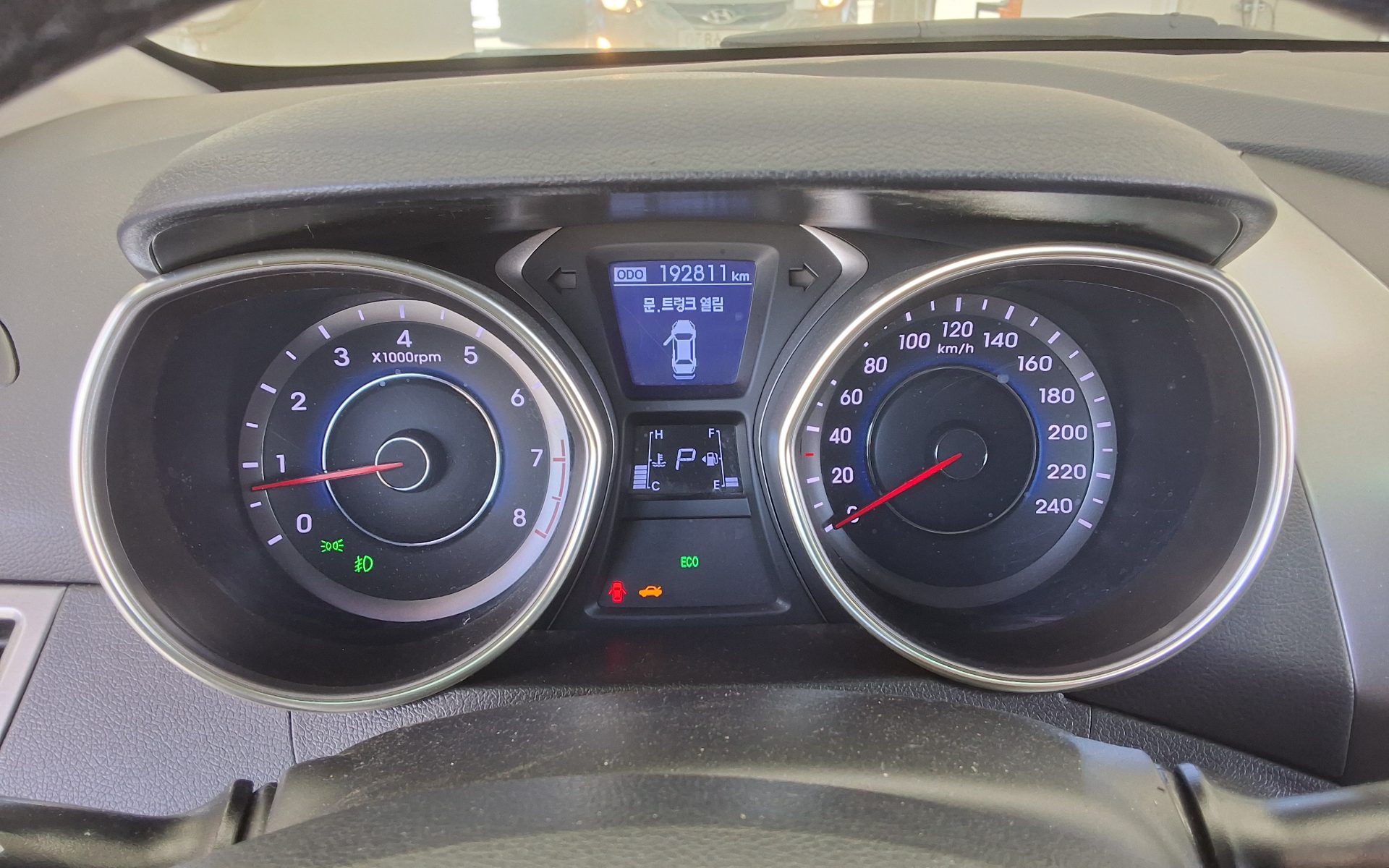 هيونداي أفانتي 2012 PREMIER