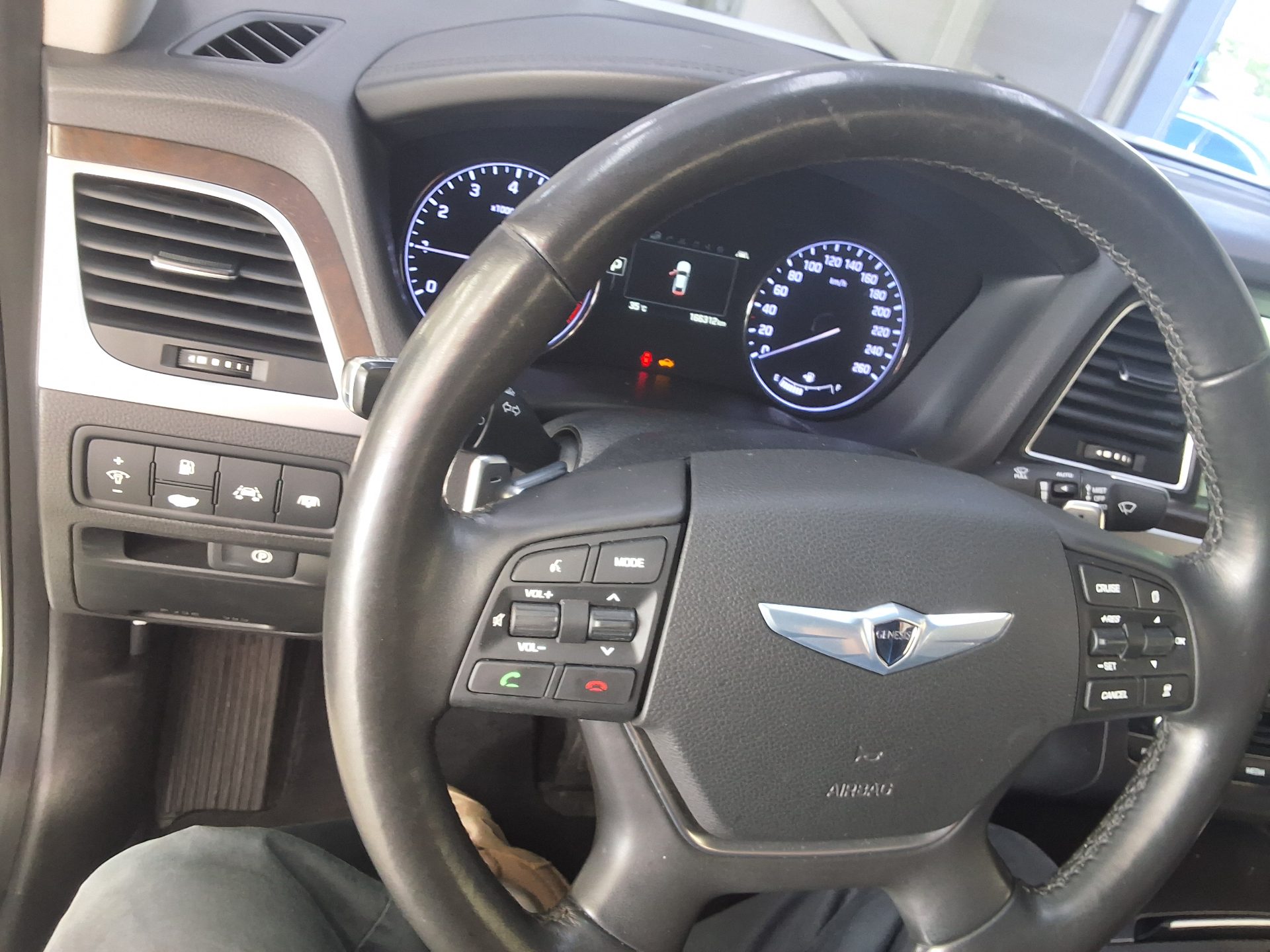 هيونداي جينيسيس Dh G330 دفع كلي بريميوم 2016 دفع رباعي بريميوم