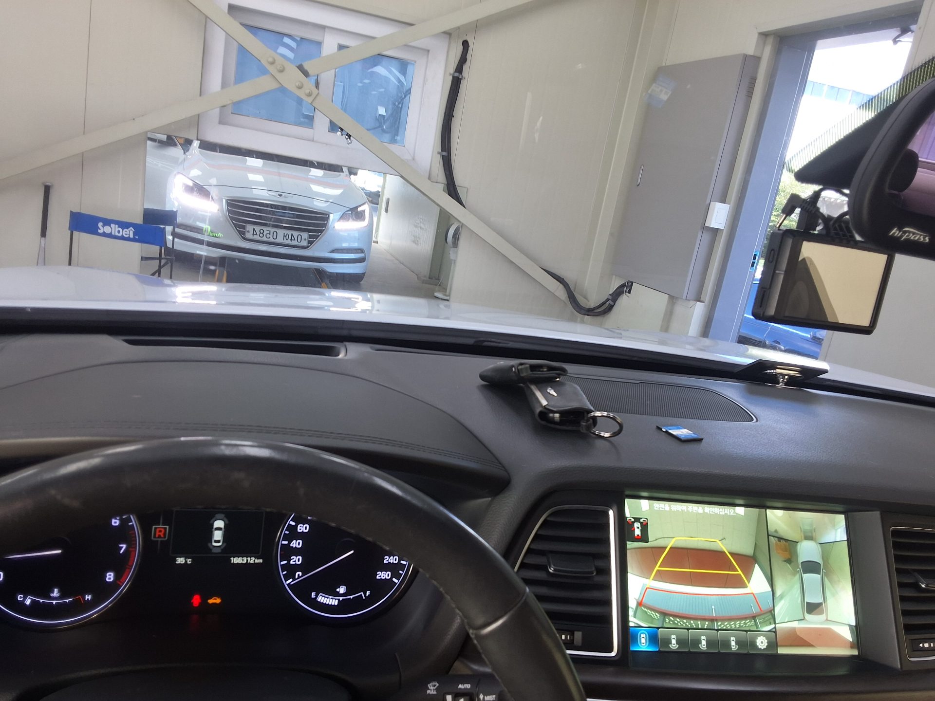 هيونداي جينيسيس Dh G330 دفع كلي بريميوم 2016 دفع رباعي بريميوم