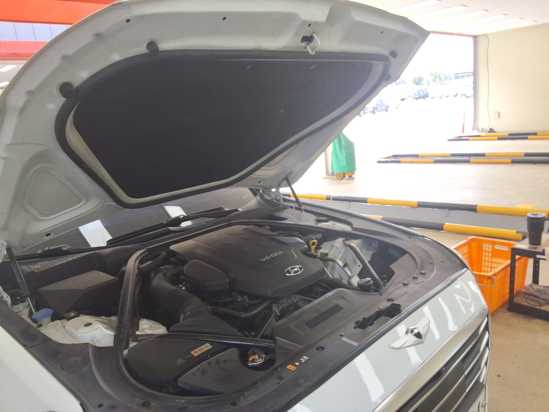 هيونداي جينيسيس Dh G330 دفع كلي بريميوم 2016 دفع رباعي بريميوم