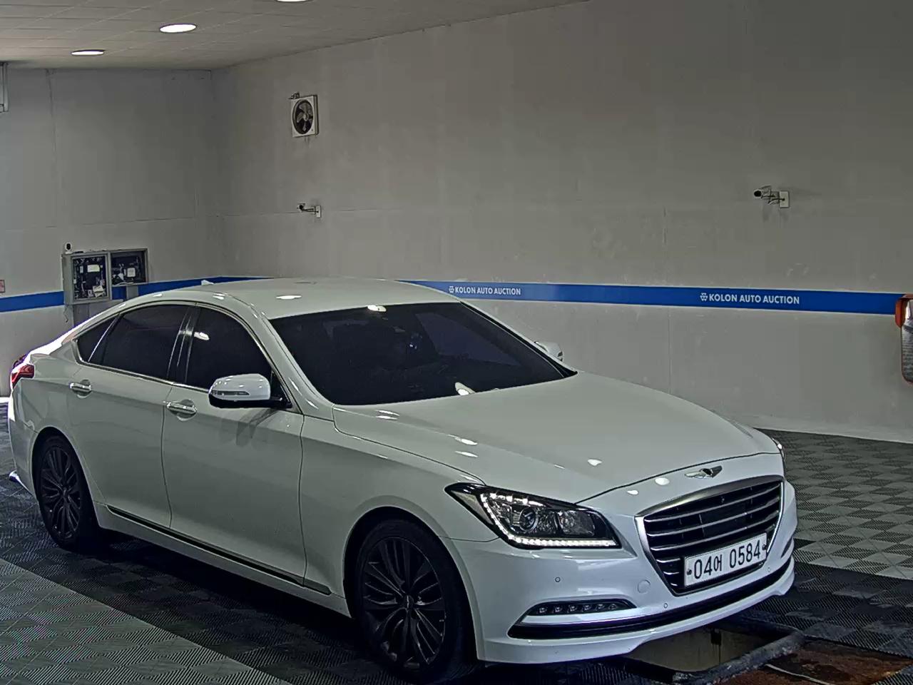 هيونداي جينيسيس Dh G330 دفع كلي بريميوم 2016 دفع رباعي بريميوم